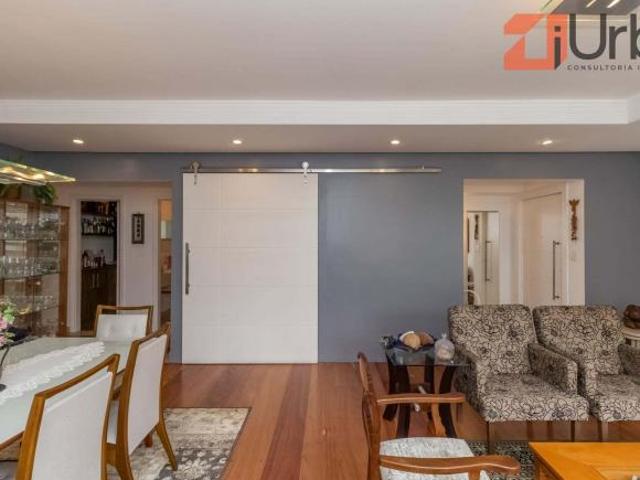 Apartamento de 210m² à Venda em Santa Cecília | 3 Dormitórios, Suíte Master e 1 Vaga