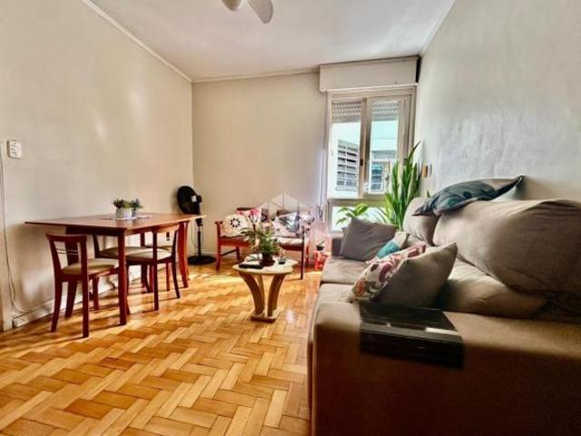 Apartamento de 2 dormitórios com dependência, 79,64 m², na DUQUE DE CAXIAS no Centro Histórico!