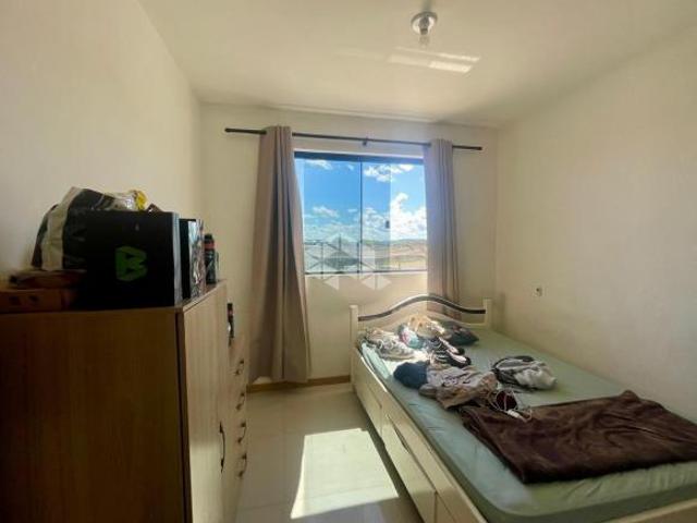 Apartamento de 2 dormitórios com sacada e elevador