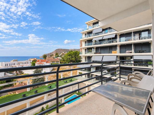 Apartamento de 2 dormitorios con terraza y vistas al mar en Calpe – Larga estancia