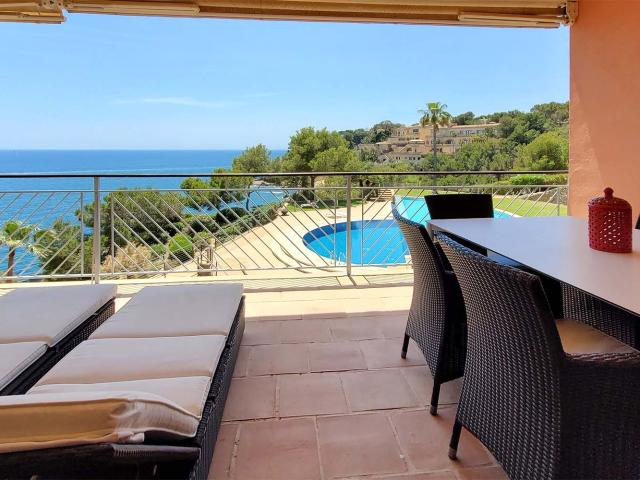 Apartamento de 2 dormitorios con acceso al mar en alquiler