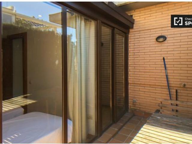 Apartamento de 2 dormitorios con aire acondicionado y 2 terrazas en alquiler en Retiro