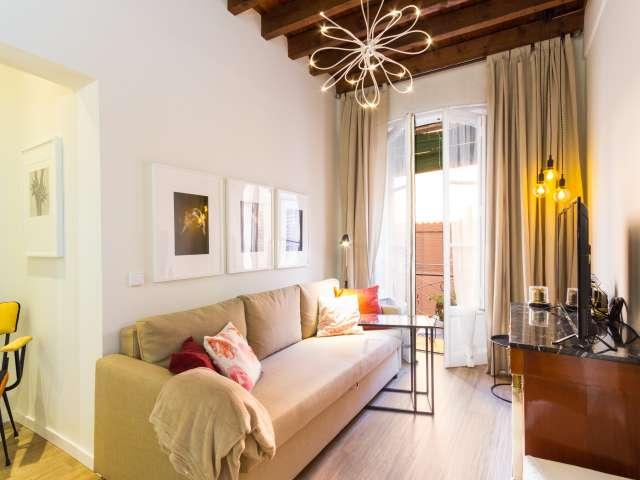 Apartamento de 2 dormitorios con balcón en alquiler en Atocha, Madrid
