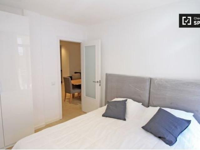 Apartamento de 2 dormitorios con balcón en alquiler en Gràcia, Barcelona