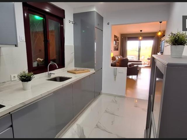 Apartamento de 2 dormitorios en alquiler en Manilva