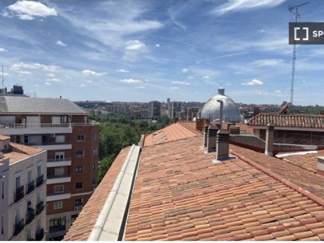 Apartamento de 2 dormitorios en alquiler en Argüelles