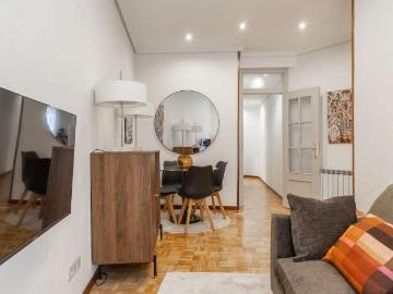 Apartamento de 2 dormitorios en alquiler en Cuatro Caminos, Madrid