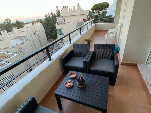 Apartamento de 2 dormitorios en alquiler en Calahonda, Málaga
