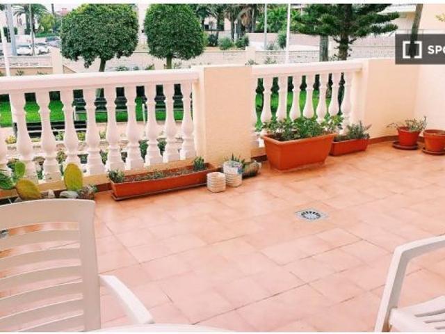 Apartamento de 2 dormitorios en alquiler en Dénia, gastos incluidos