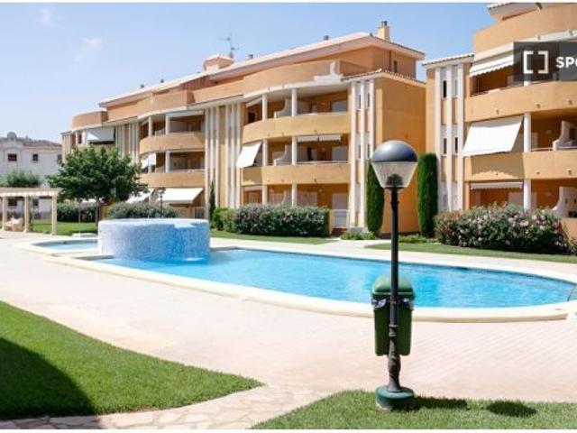 Apartamento de 2 dormitorios en alquiler en Dénia, gastos incluidos