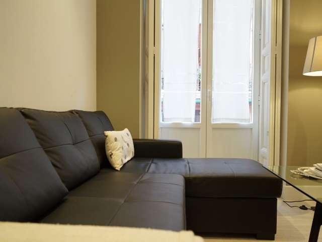 Apartamento de 2 dormitorios en alquiler en Embajadores, Madrid