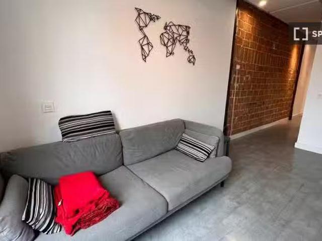Apartamento de 2 dormitorios en alquiler en Embajadores, Madrid