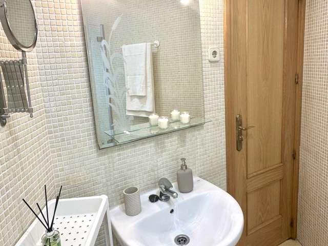 Apartamento de 2 dormitorios en alquiler en Embajadores, Madrid