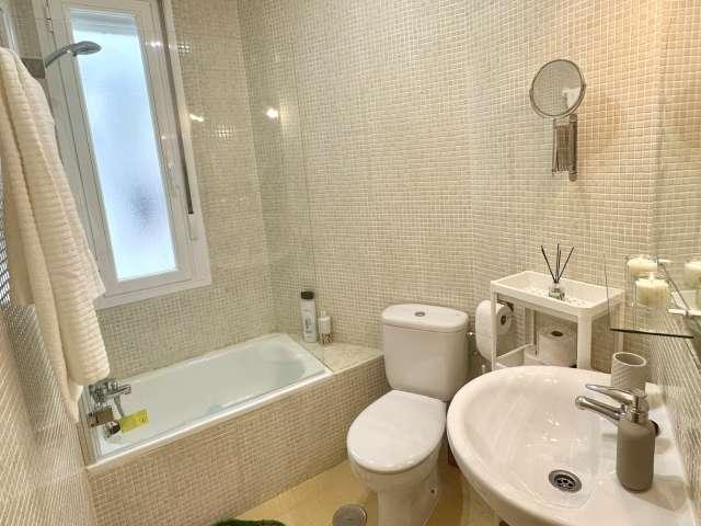 Apartamento de 2 dormitorios en alquiler en Embajadores, Madrid