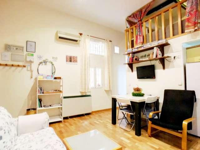 Apartamento de 2 dormitorios en alquiler en Embajadores, Madrid