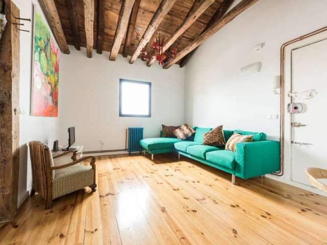 Apartamento de 2 dormitorios en alquiler en Embajadores, Madrid