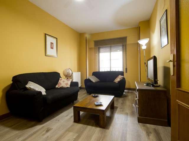 Apartamento de 2 dormitorios en alquiler en Embajadores, Madrid