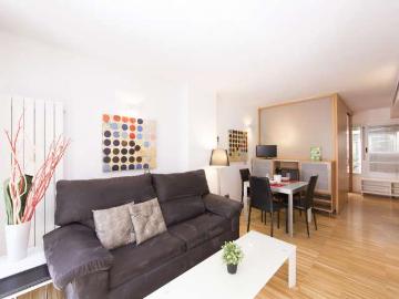 Apartamento de 2 dormitorios en alquiler en Embajadores, Madrid