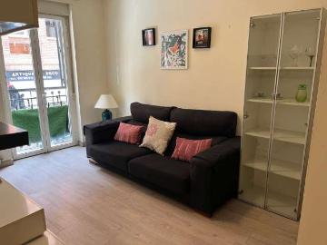 Apartamento de 2 dormitorios en alquiler en Embajadores, Madrid