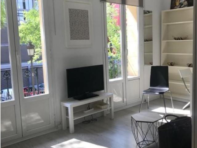 Apartamento de 2 dormitorios en alquiler en Embajadores, Madrid