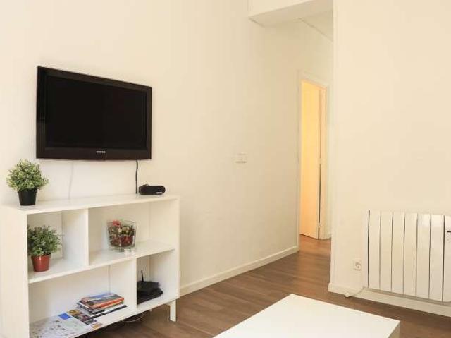 Apartamento de 2 dormitorios en alquiler en Embajadores, Madrid