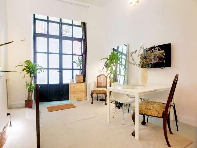 Apartamento de 2 dormitorios en alquiler en Embajadores, Madrid