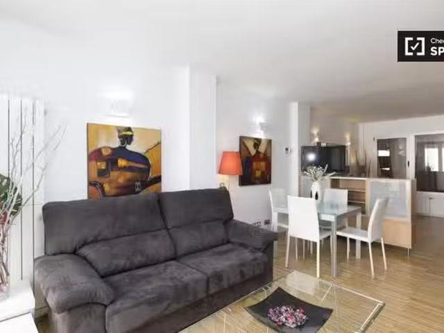 Apartamento de 2 dormitorios en alquiler en Embajadores, Madrid