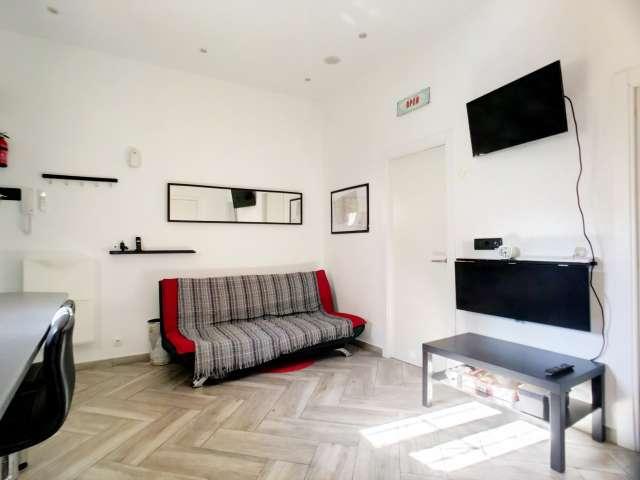 Apartamento de 2 dormitorios en alquiler en Embajadores, Madrid