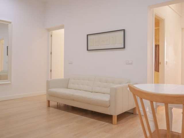 Apartamento de 2 dormitorios en alquiler en Embajadores, Madrid