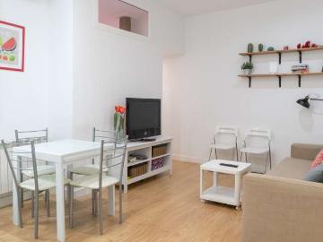 Apartamento de 2 dormitorios en alquiler en Embajadores, Madrid