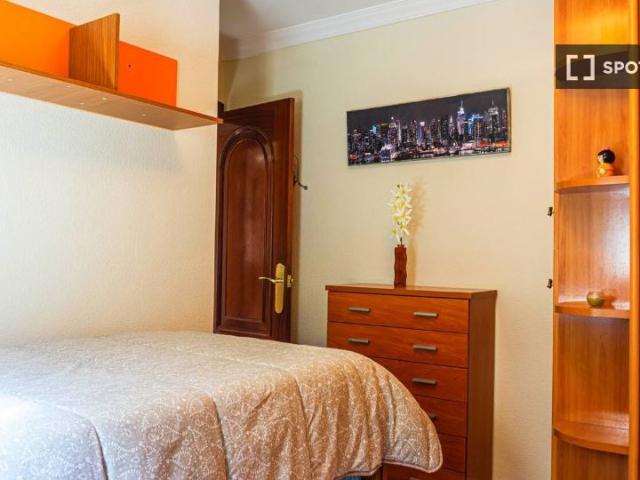 Apartamento de 2 dormitorios en alquiler en Guadalmar, Málaga