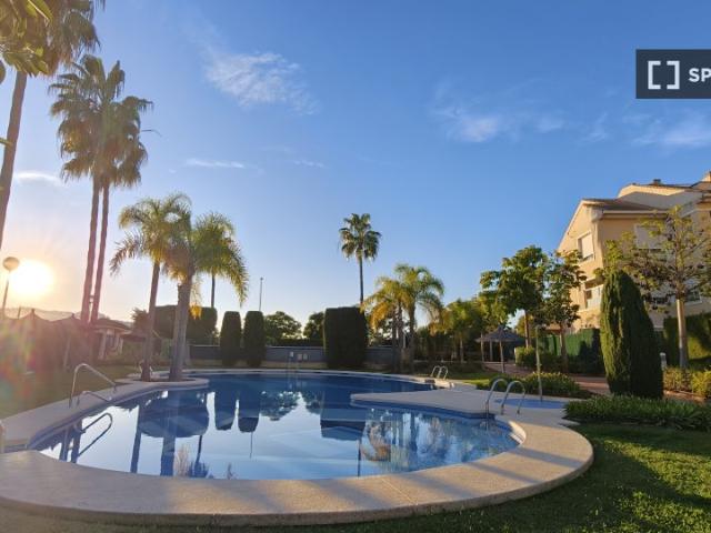 Apartamento de 2 dormitorios en alquiler en Jávea, Alicante