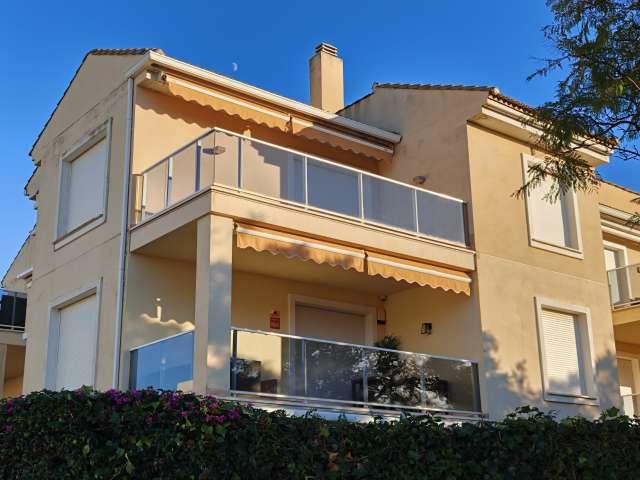 Apartamento de 2 dormitorios en alquiler en Jávea, Alicante