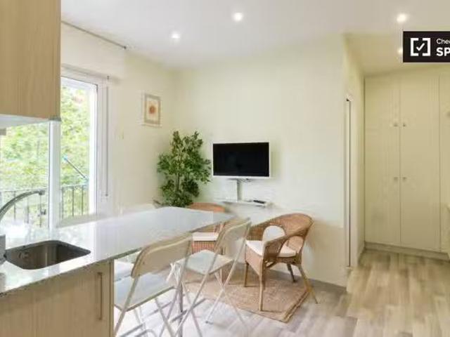 Apartamento de 2 dormitorios en alquiler en La Barceloneta, Ba.