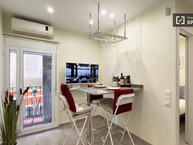 Apartamento de 2 dormitorios en alquiler en La Barceloneta, Ba.
