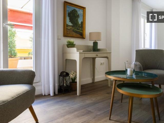 Apartamento de 2 dormitorios en alquiler en La Caleta, Málaga