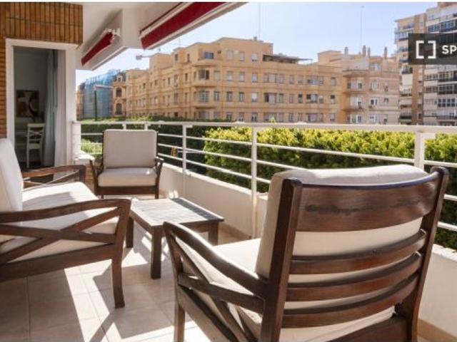 Apartamento de 2 dormitorios en alquiler en La Caleta, Málaga