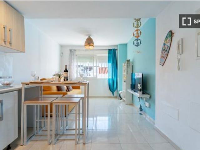 Apartamento de 2 dormitorios en alquiler en Los Prados, Málaga
