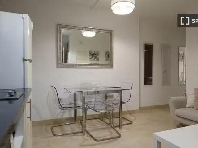 Apartamento de 2 dormitorios en alquiler en Puerta del Ángel.