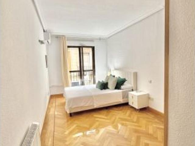 Apartamento de 2 dormitorios en alquiler en Palacio