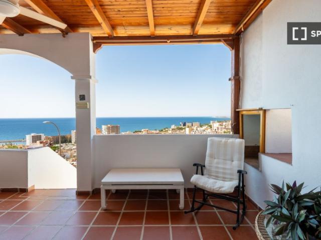 Apartamento de 2 dormitorios en alquiler en Roquetas de Mar
