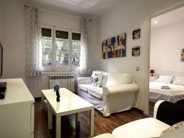 Apartamento de 2 dormitorios en alquiler en Sant Antoni, Barcelona