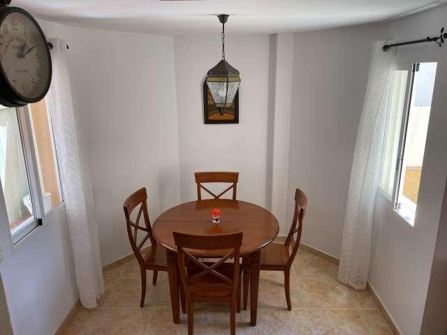 Apartamento de 2 dormitorios en alquiler en Santa Pola