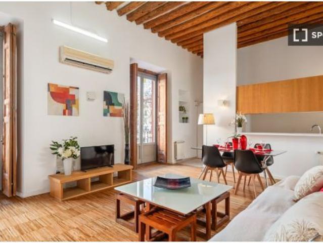 Apartamento de 2 dormitorios en alquiler en Sol