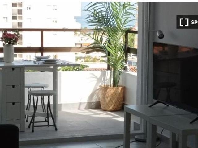 Apartamento de 2 dormitorios en alquiler en Torremolinos, gastos incluidos