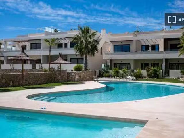 Apartamento de 2 dormitorios en alquiler en Torrevieja