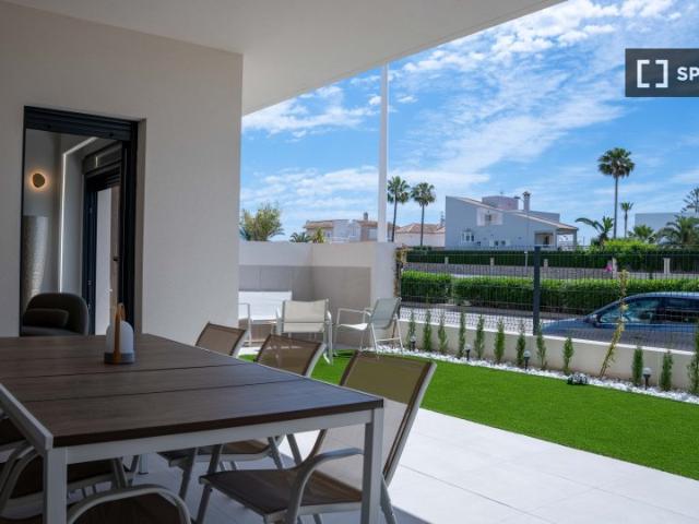 Se alquila piso de 2 habitaciones en Torrevieja