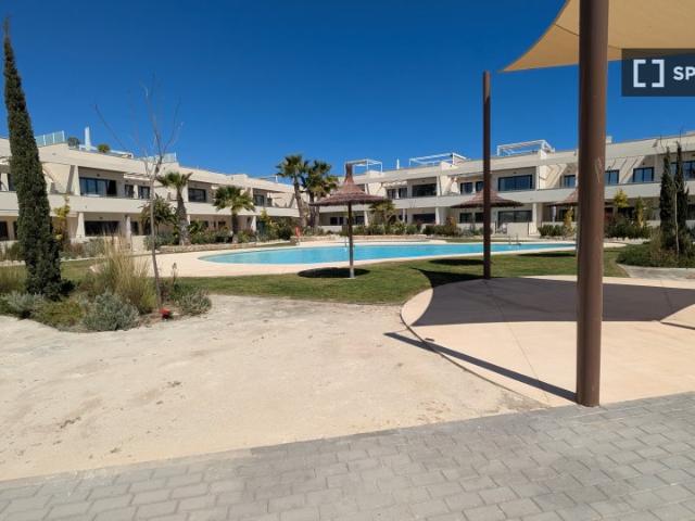 Apartamento de 2 dormitorios en alquiler en Torrevieja