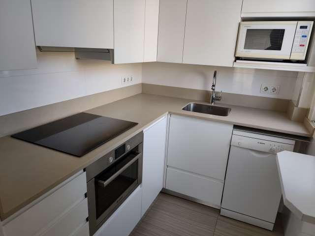 Se alquila piso de 2 habitaciones en Vallehermoso, Madrid