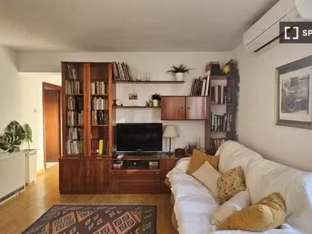 Apartamento de 2 dormitorios en alquiler en Valverde, Madrid